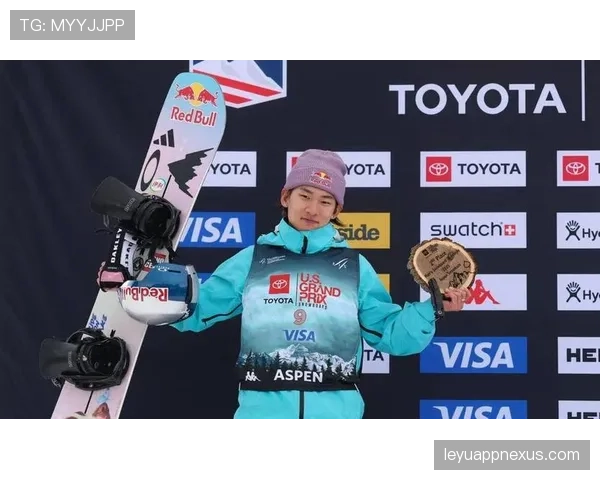 苏翊鸣又把训练服穿成潮牌秀场,拿着雪板我都怀疑他是在走秀 苏翊鸣又把训练服穿成潮牌秀场,拿着雪板我都怀疑他是在走秀