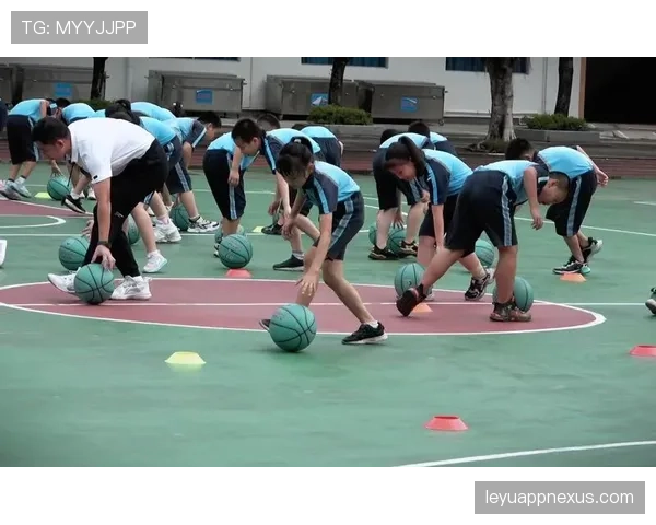 运球变向规则解析：合法变向与违例的判定标准